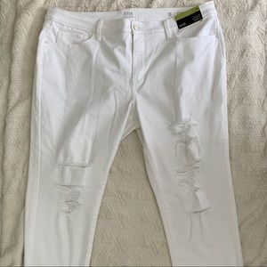 White distressed crop jeans